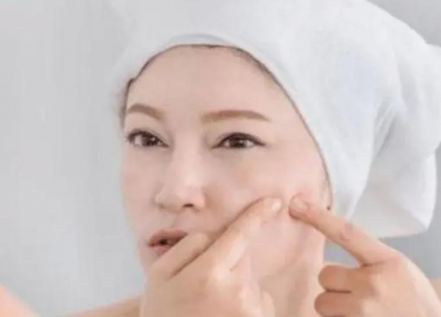 卸妆不彻底是否会引起皮肤痤疮 眼唇卸妆液可以用来卸脸吗 卸妆不彻底是否会引起皮肤痤疮 眼唇卸妆液可以用来卸脸吗