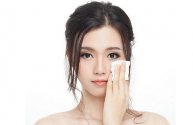 卸妆不彻底是否会引起皮肤痤疮 眼唇卸妆液可以用来卸脸吗 卸妆不彻底是否会引起皮肤痤疮 眼唇卸妆液可以用来卸脸吗