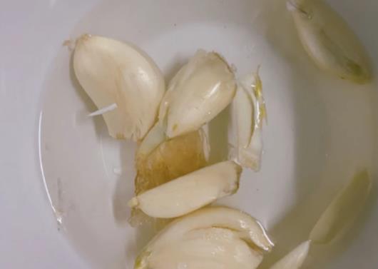 大大蒜种植是先扣薄膜还是先浇水？种大蒜为什么要盖稻草