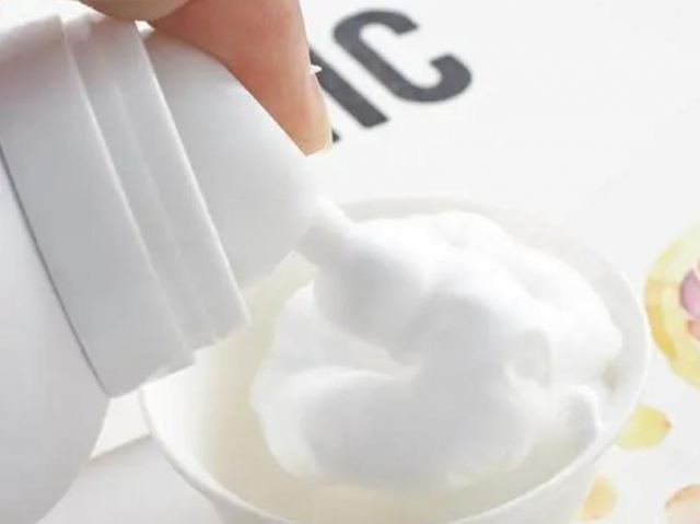 洁面乳是晚上用还是白天用 洁面乳几天用一次 洁面乳是晚上用还是白天用 洁面乳几天用一次
