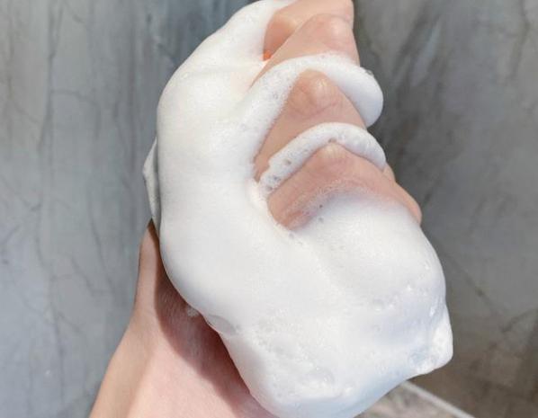 洁面乳需要每天早晚都用吗 洁面乳和洁面霜的区别 洁面乳需要每天早晚都用吗 洁面乳和洁面霜的区别
