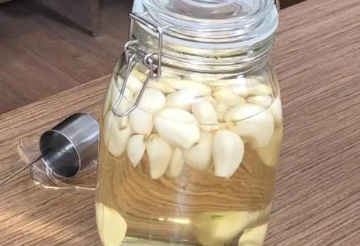 种植大蒜苗如何选种?大蒜什么时间撒草木灰最好 种植大蒜苗如何选种?大蒜什么时间撒草木灰最好